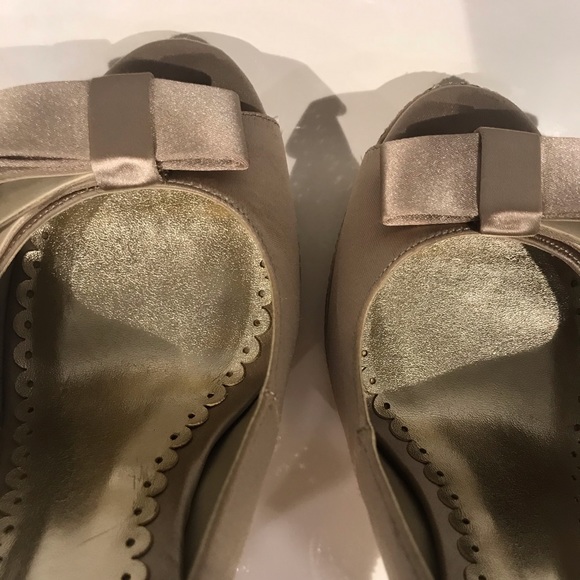 Lulu Townsend gold satin peep-toe platform heels - Picture 9 of 13